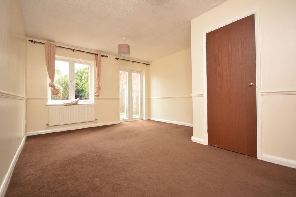 Property photo 3 of 7 Living Room