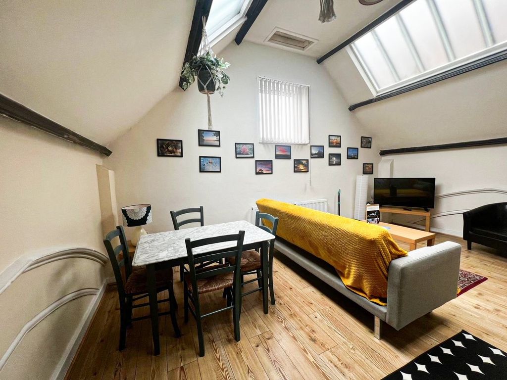 Property photo 3 of 9 Image