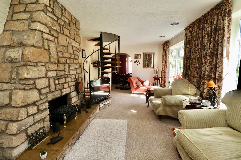 Property photo 3 of 23