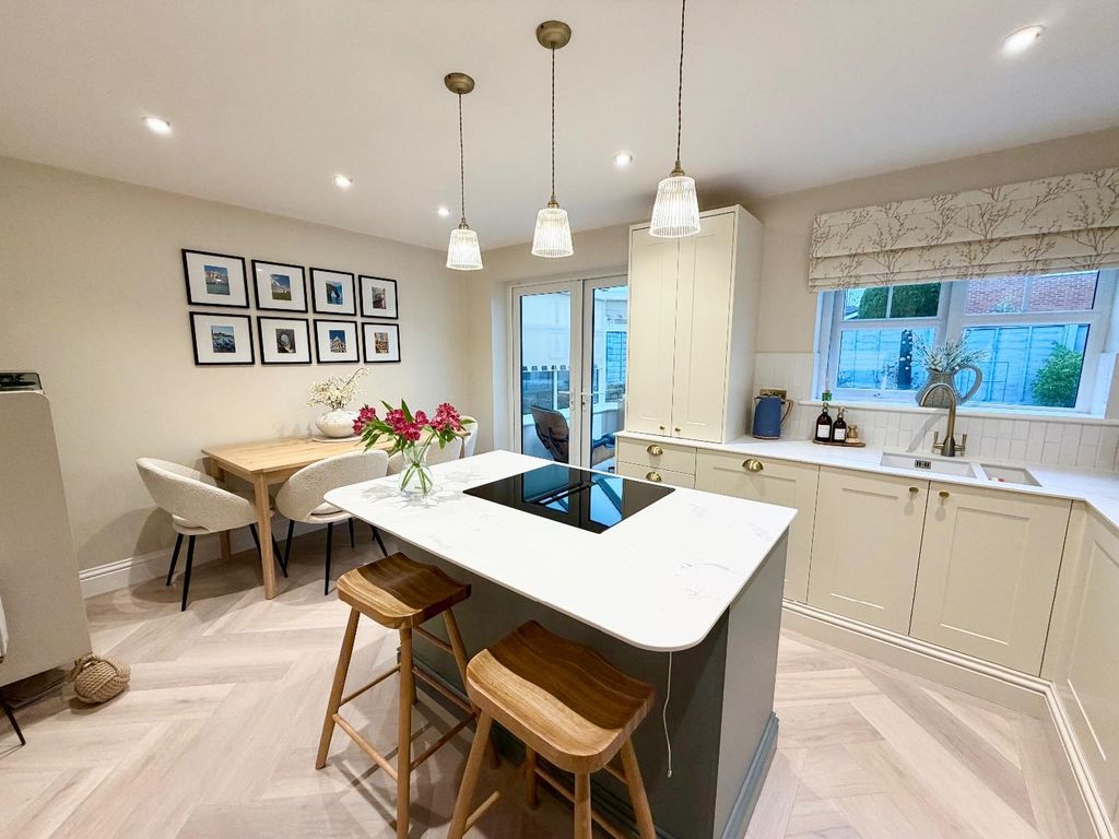 Property photo 3 of 23 Kitchen