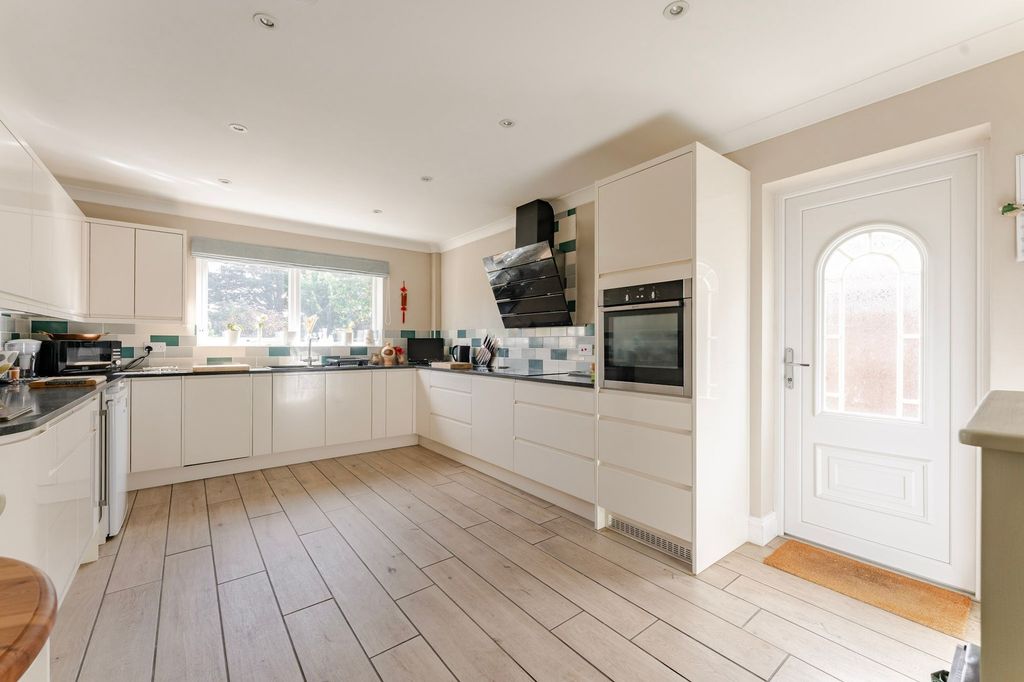 Property photo 3 of 22