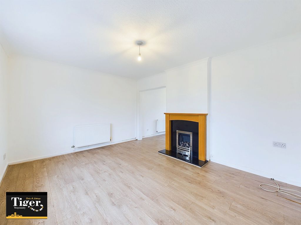 Property photo 3 of 16 Cam03440G0-Pr0237-Still003