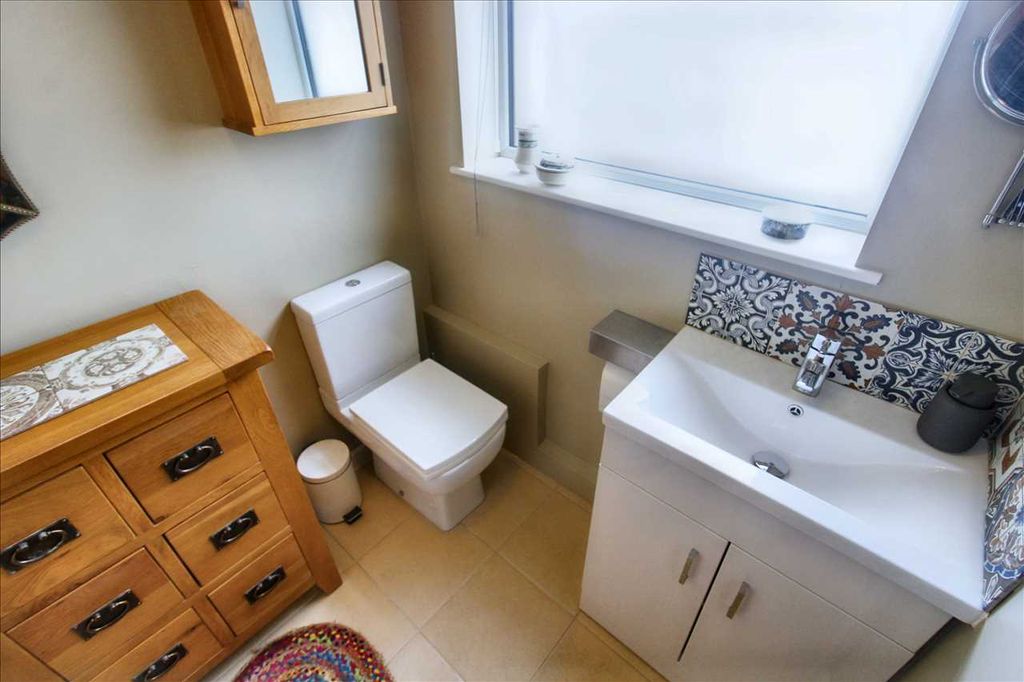 Property photo 3 of 31 Cloack/WC