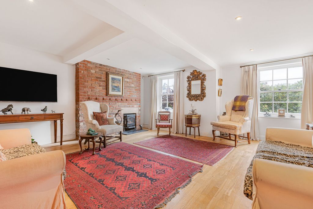 Property photo 2 of 32