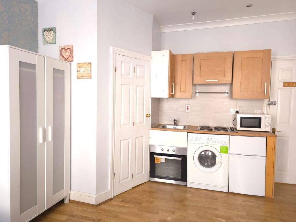 Property photo 2 of 5 Bedroom 1