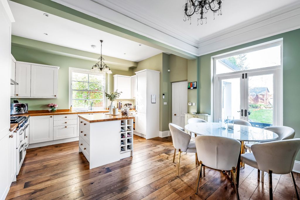 Property photo 2 of 21