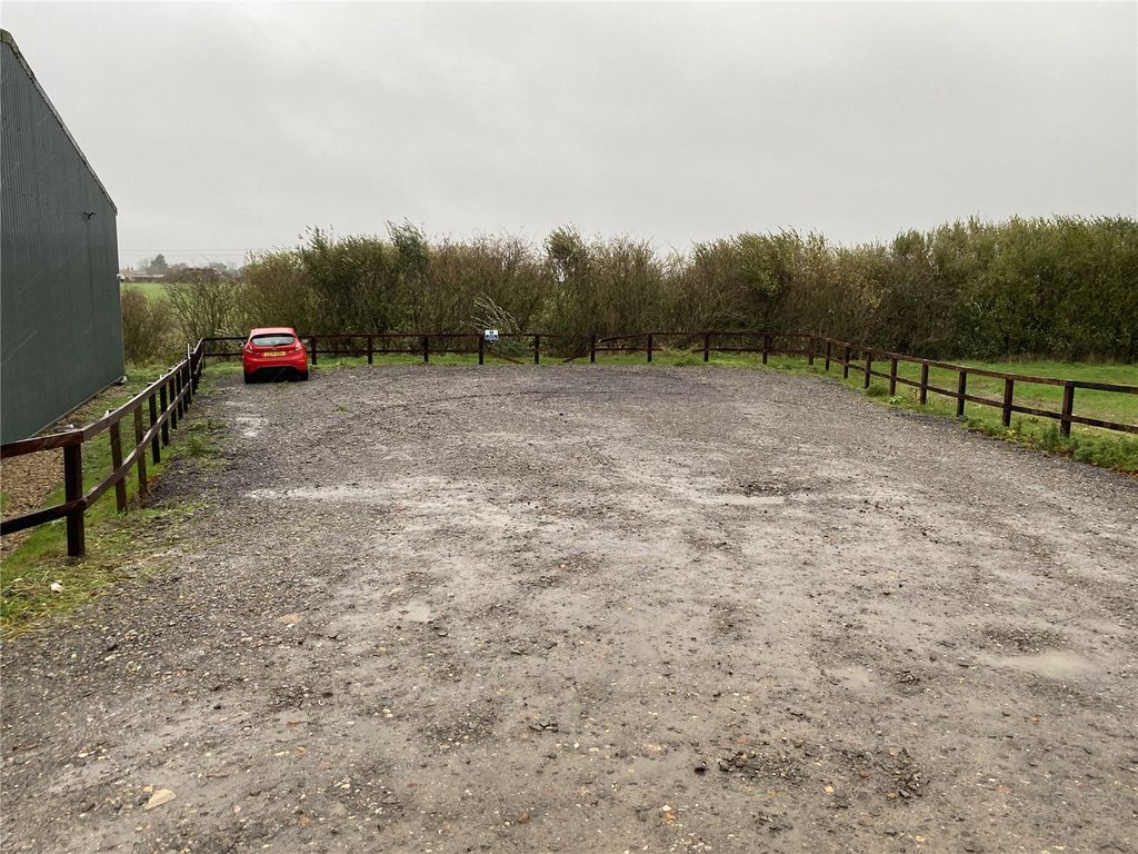 Property photo 3 of 3 Picture No. 06