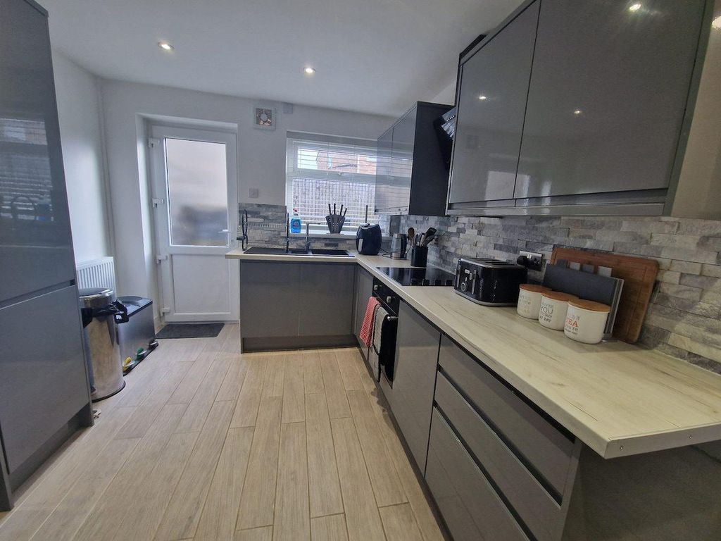Property photo 2 of 14 36 Mount Kitchen.Jpg