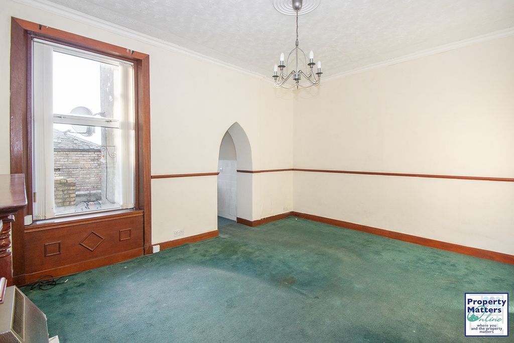 Property photo 2 of 11 Lounge