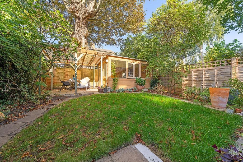 Property photo 3 of 17 Garden