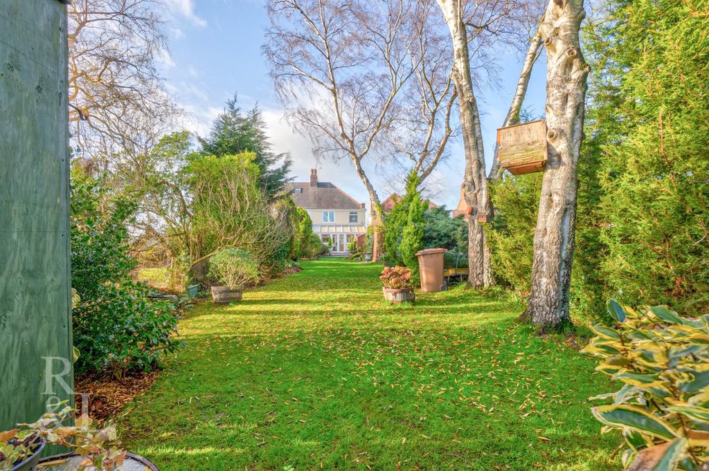 Property photo 2 of 29 191 Acresford (8).Jpg