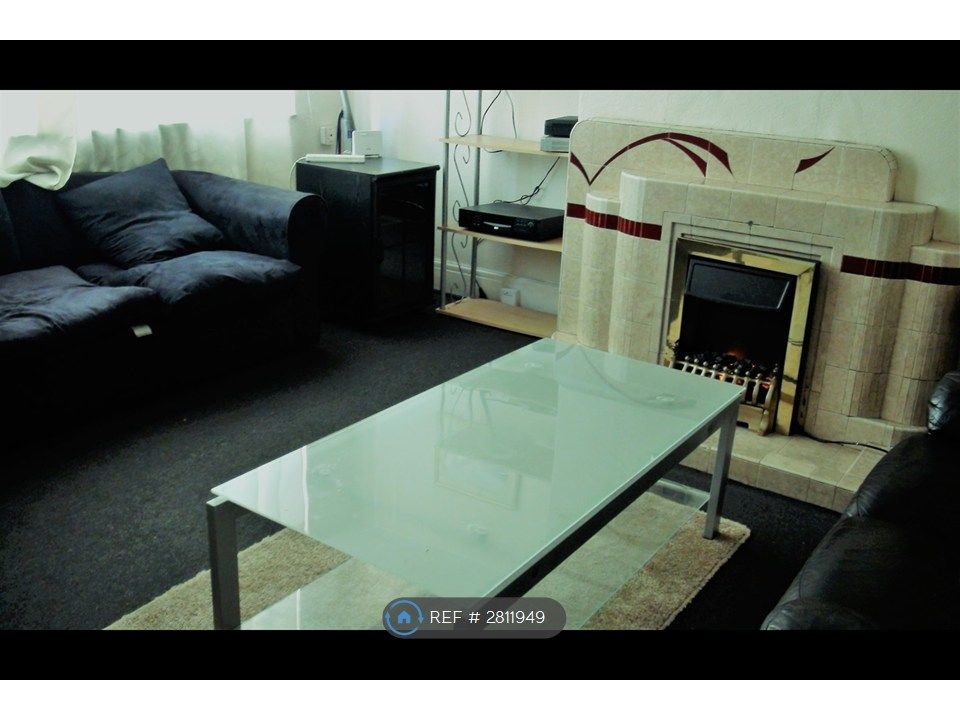 Property photo 3 of 12 Lounge