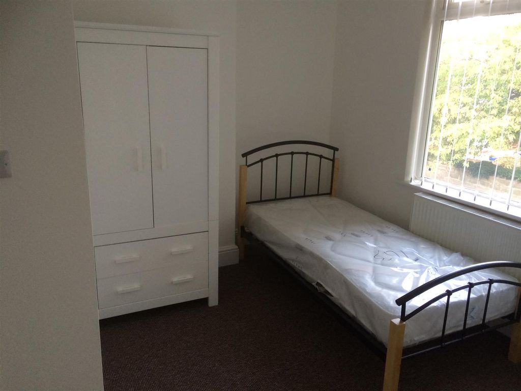 Property photo 2 of 8 Bedroom E 2 .Jpg