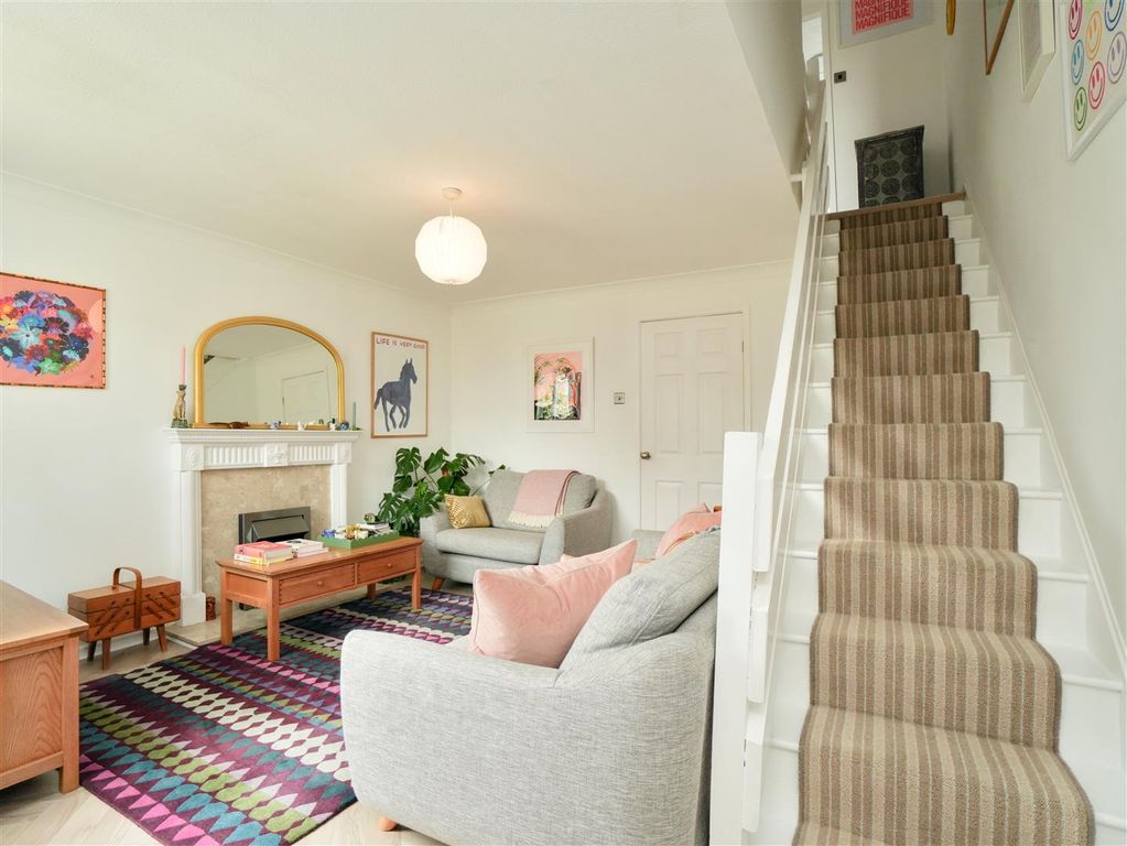 Property photo 3 of 17 Living Room