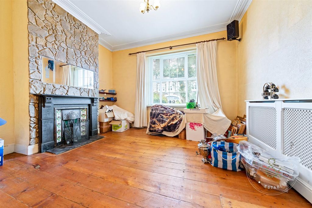 Property photo 3 of 45 Cowbridge-Road-East-18.Jpg