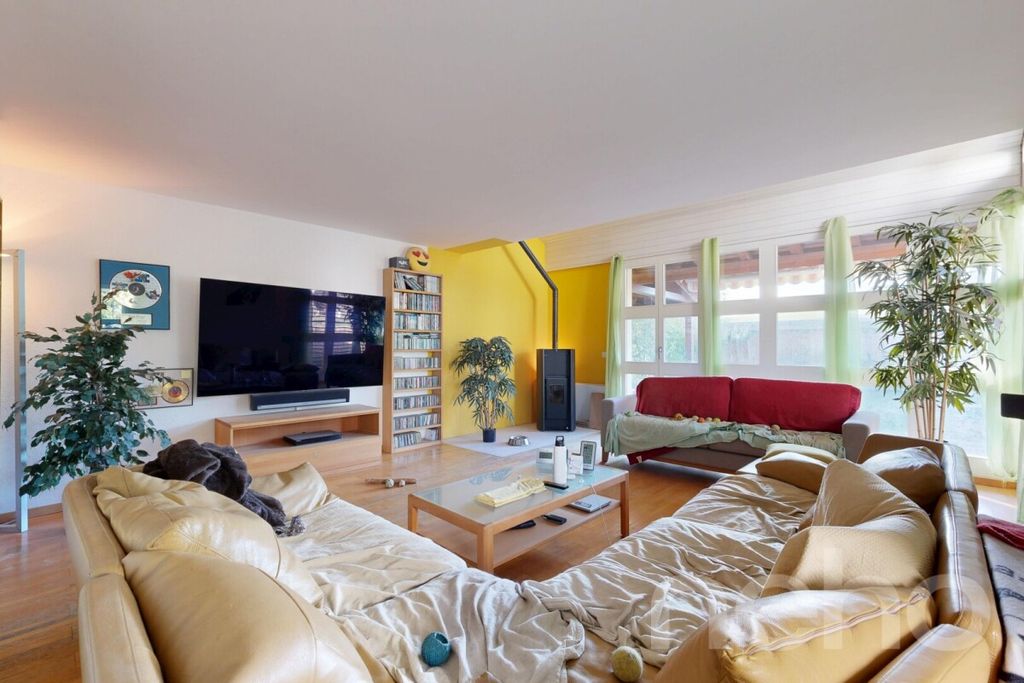 Property photo 2 of 12