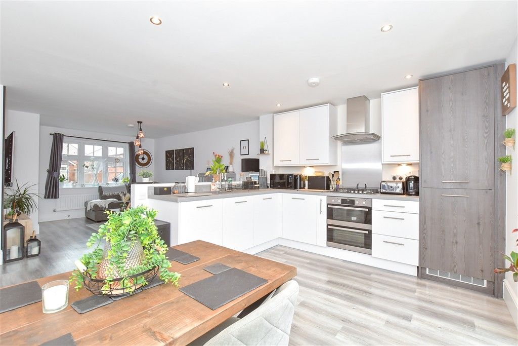 Property photo 2 of 16 Lounge/ Kitchen