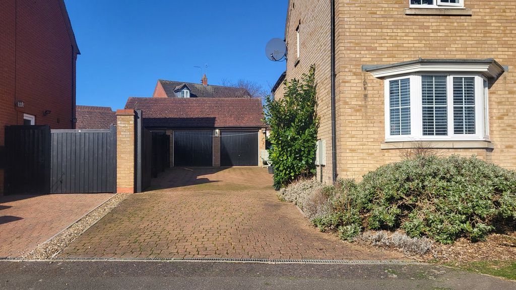 Property photo 3 of 31