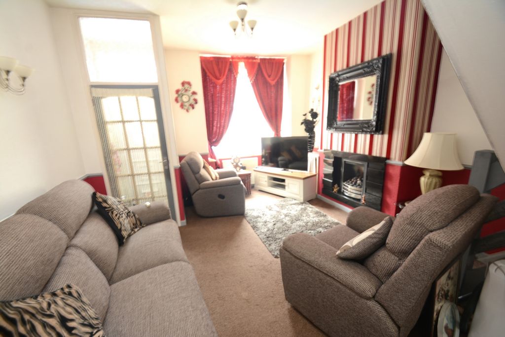 Property photo 3 of 10 Lounge