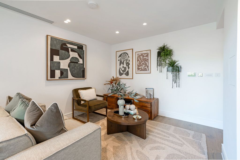 Property photo 2 of 17 93440_Empire-House- (16)_Low.Jpg