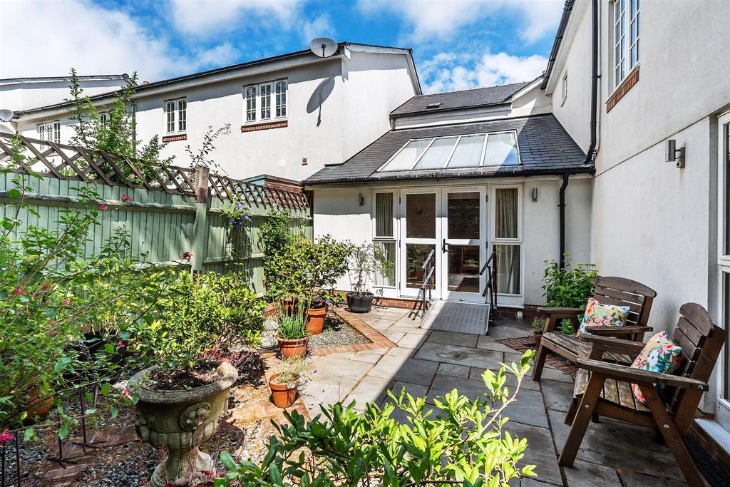 Property photo 3 of 16 5-Horsham-Road-27.Jpg