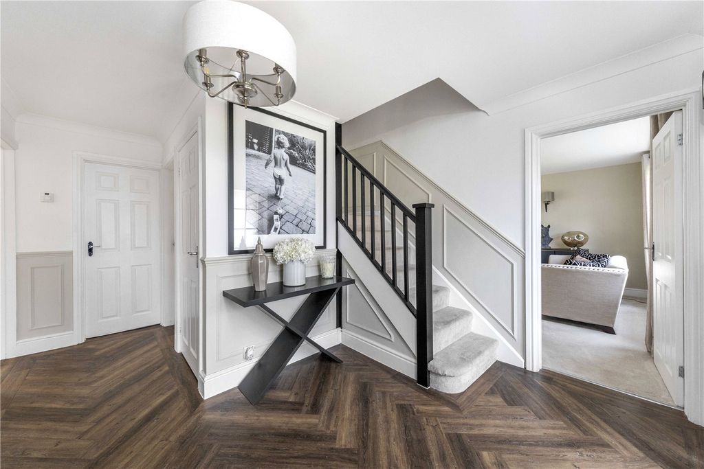 Property photo 2 of 14 Entrance Hall