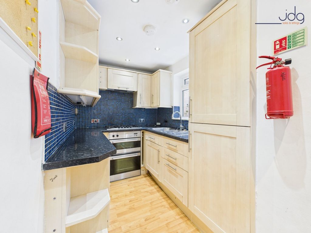 Property photo 2 of 11 Kitchen