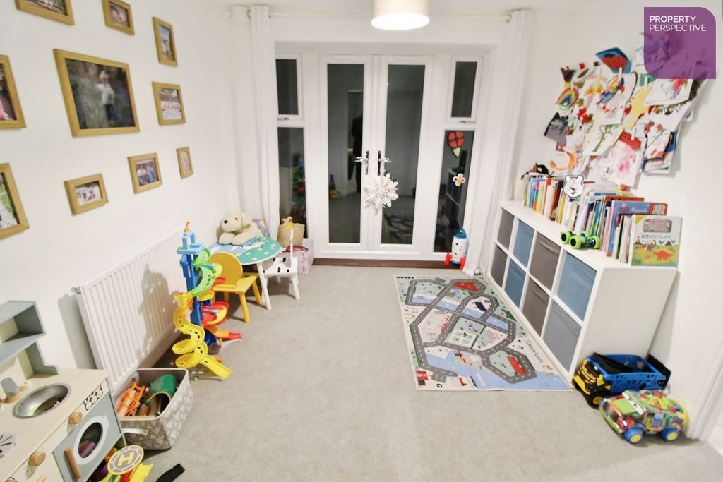 Property photo 3 of 14 Dining Room