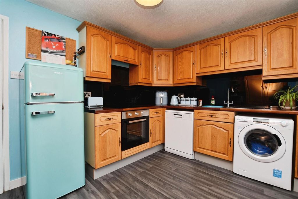 Property photo 3 of 16 Kitchen