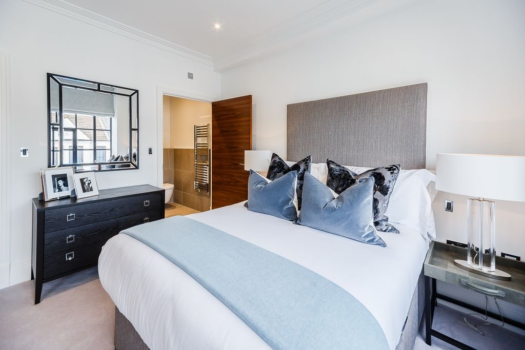 Property photo 3 of 20 8317618-Interior02
