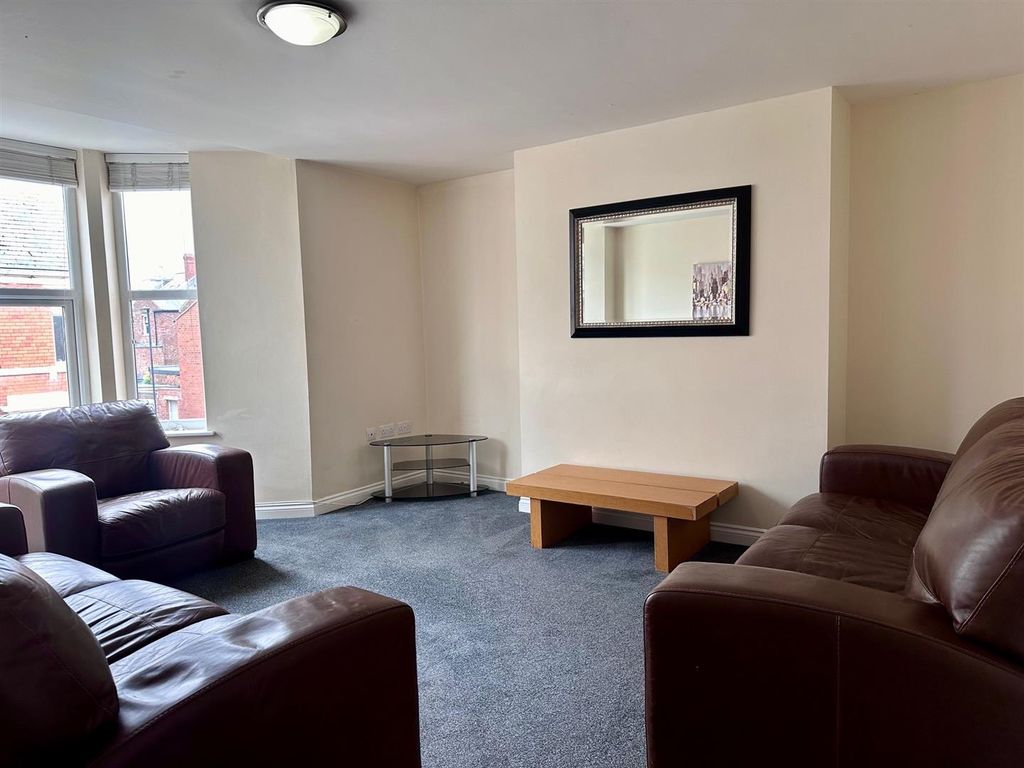 Property photo 3 of 13 Lounge.Jpg