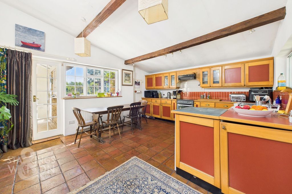 Property photo 3 of 42