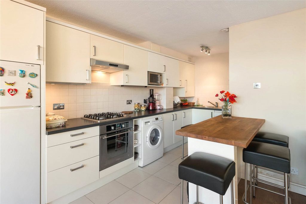 Property photo 3 of 8 Kitchen