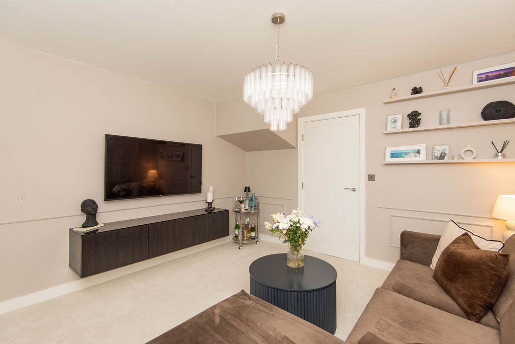 Property photo 3 of 23