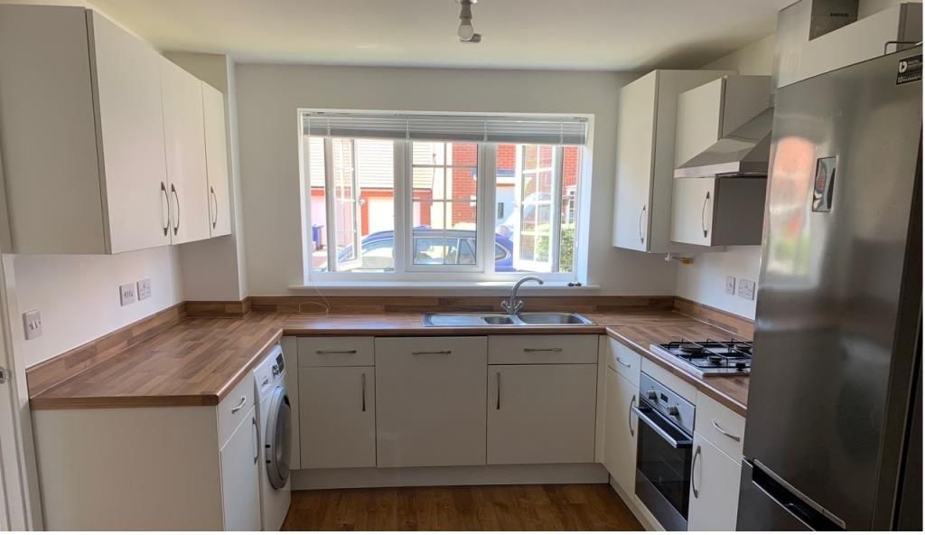 Property photo 3 of 14 Kitchen