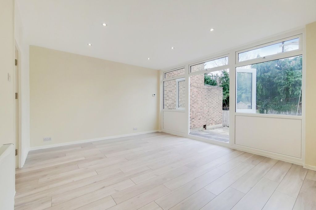 Property photo 3 of 10 Picture No. 01