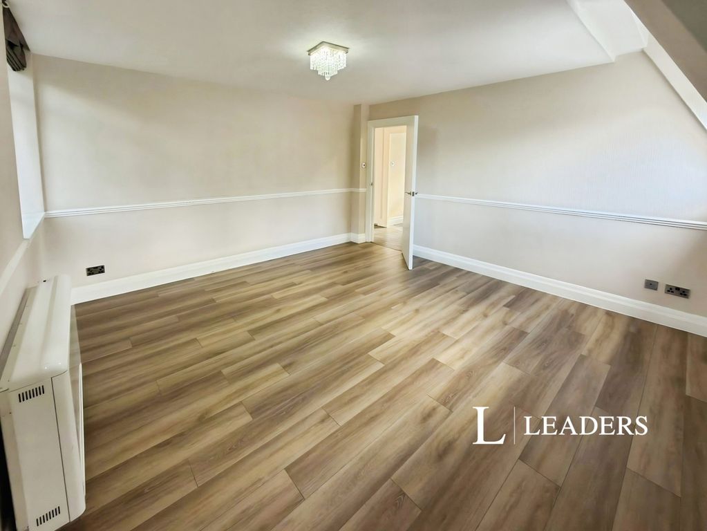 Property photo 1 of 12 Lounge