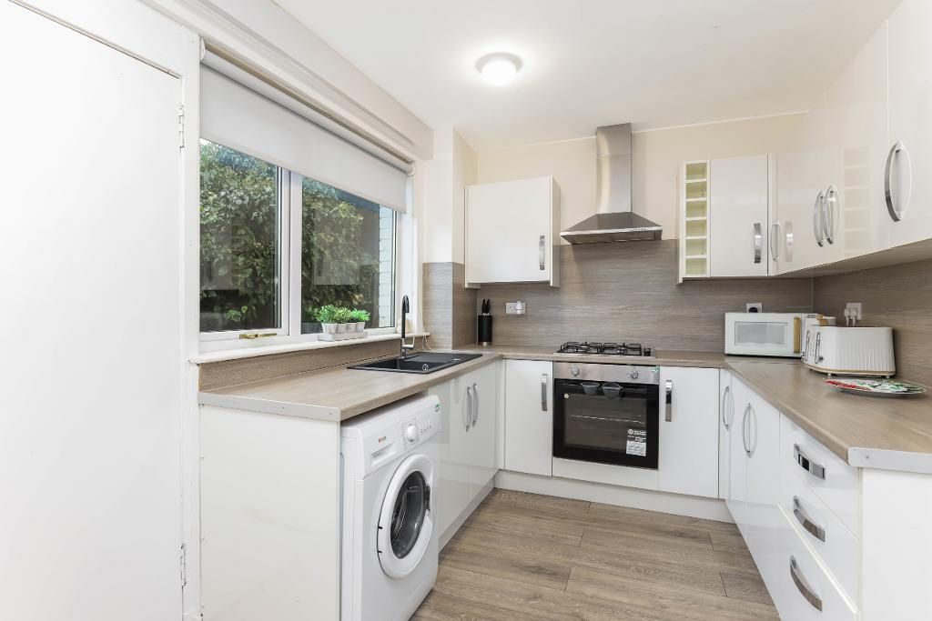 Property photo 3 of 18 Kitchen