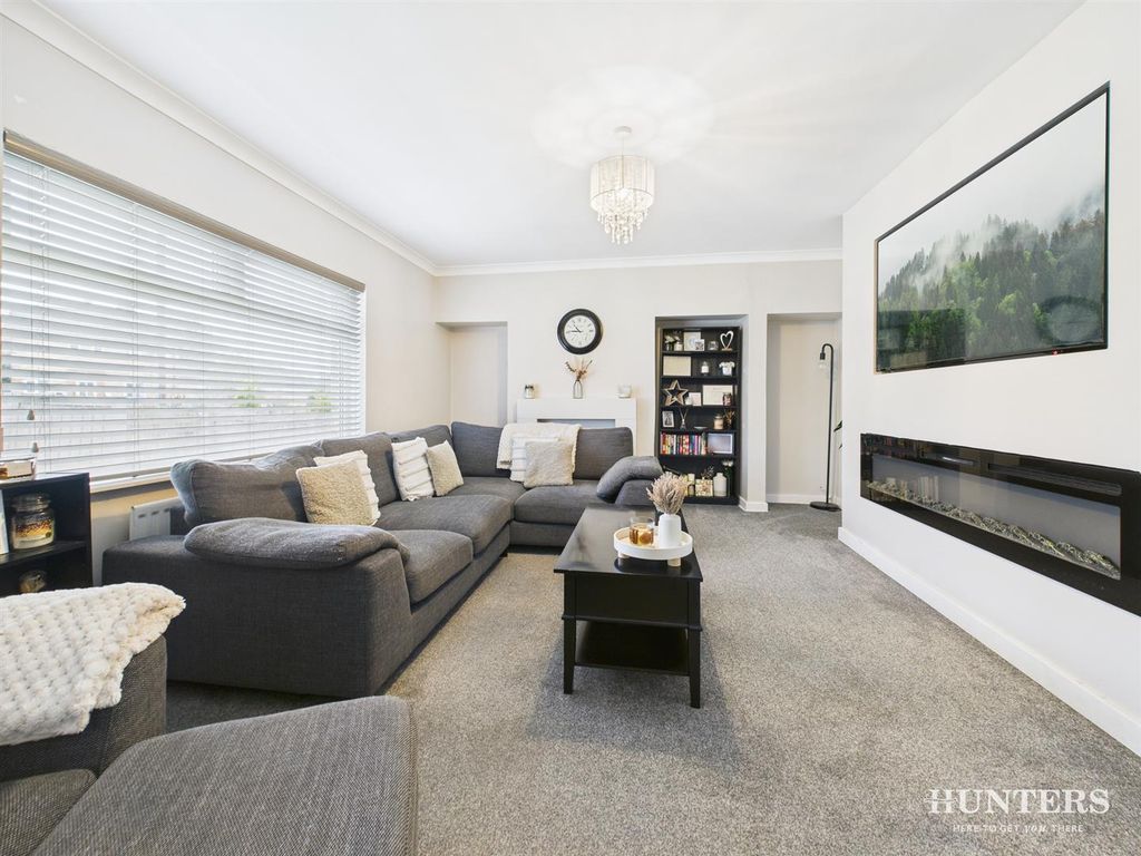 Property photo 3 of 24 Cam03792G0-Pr0348-Still013.Jpg