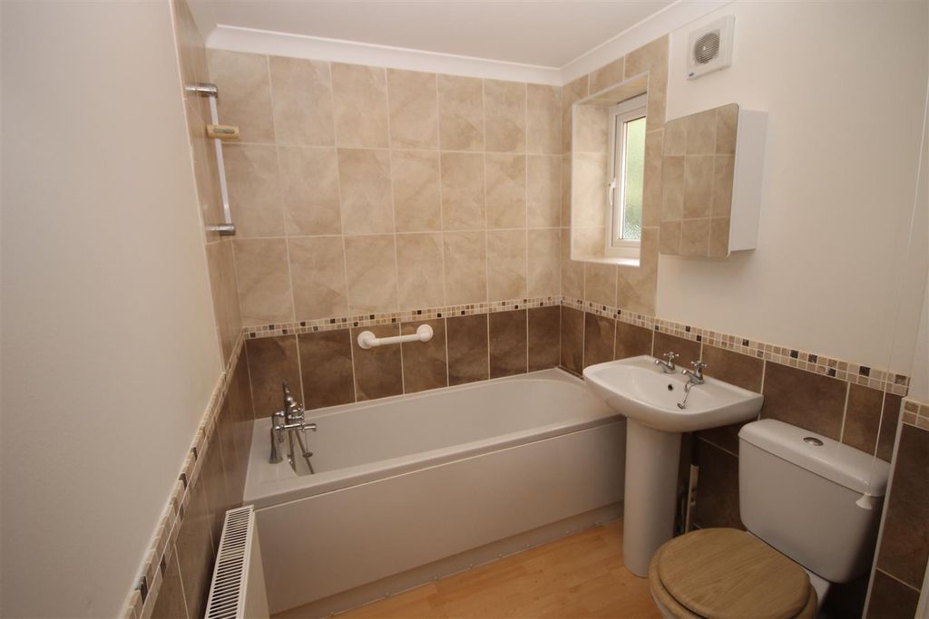 Additional image 9 of 2 bed flat to rentBrooklands, Queens Road, Freshwater PO40