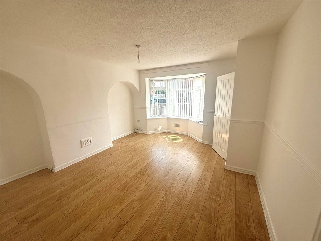 Property photo 2 of 12 Picture No. 16