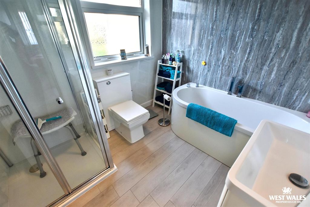 Additional image 13 of 3 bed detached bungalow for saleGateholm Avenue, Milford Haven SA73