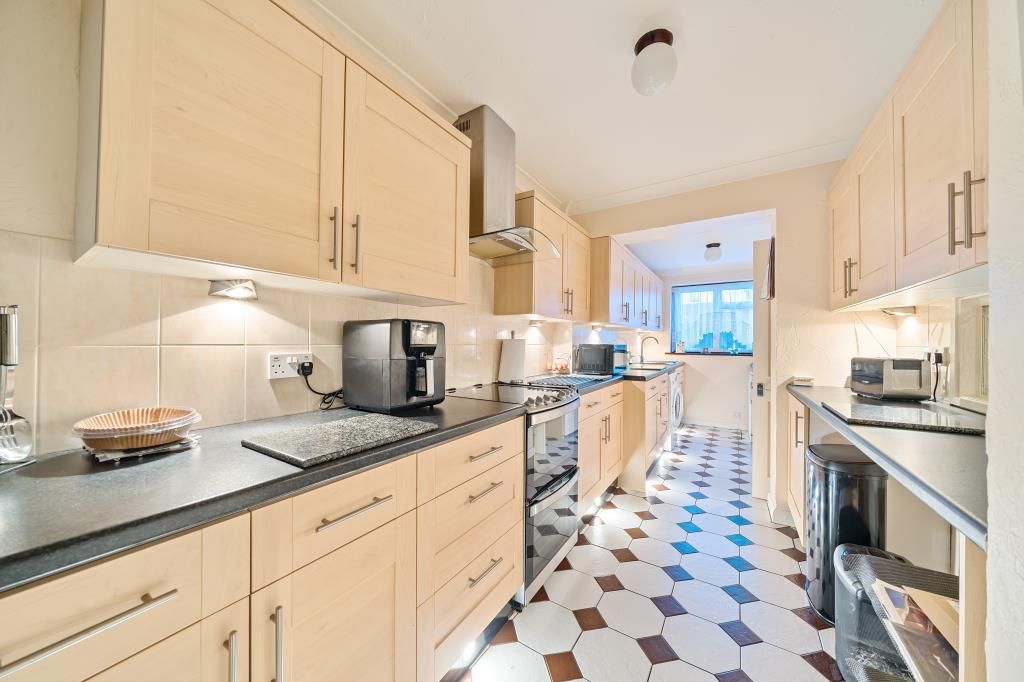 Property photo 2 of 10 Kitchen