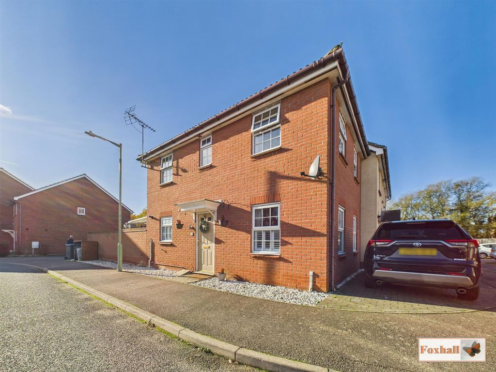 Property photo 2 of 18 Front Garden