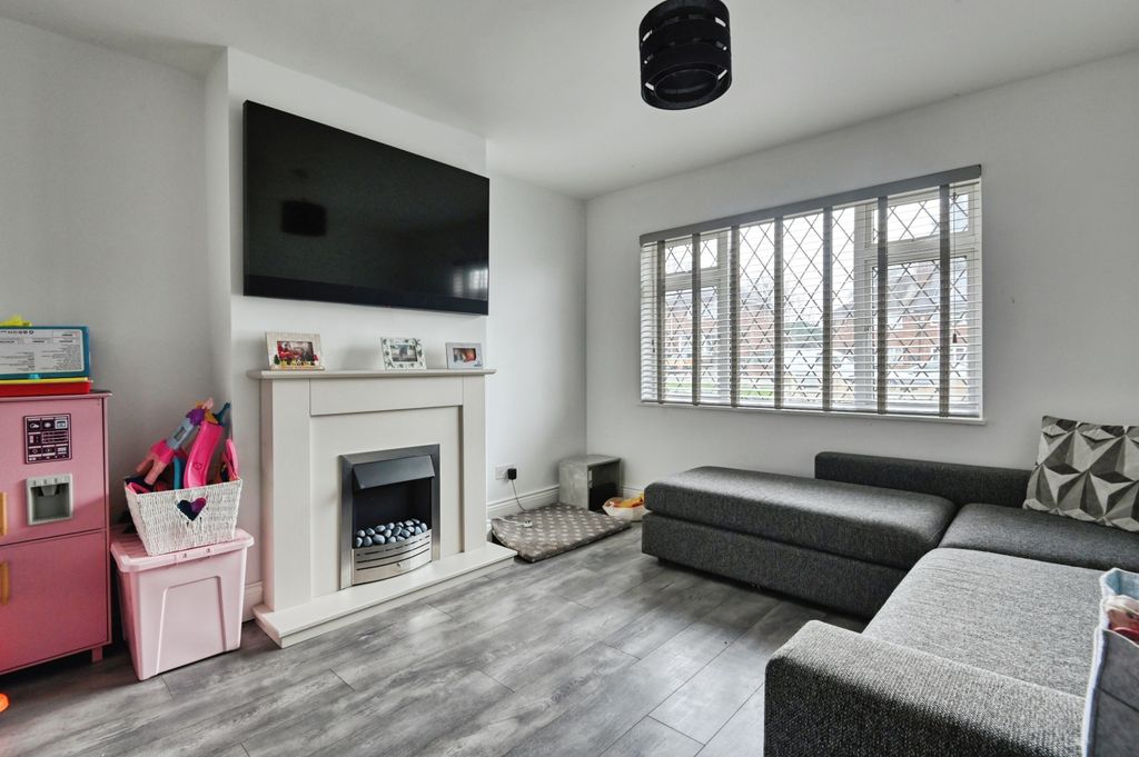 Property photo 3 of 15