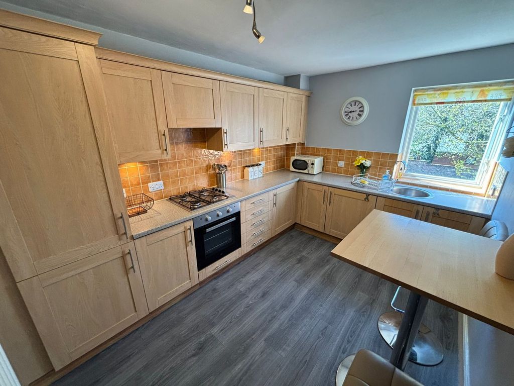 Property photo 3 of 7 Kitchen