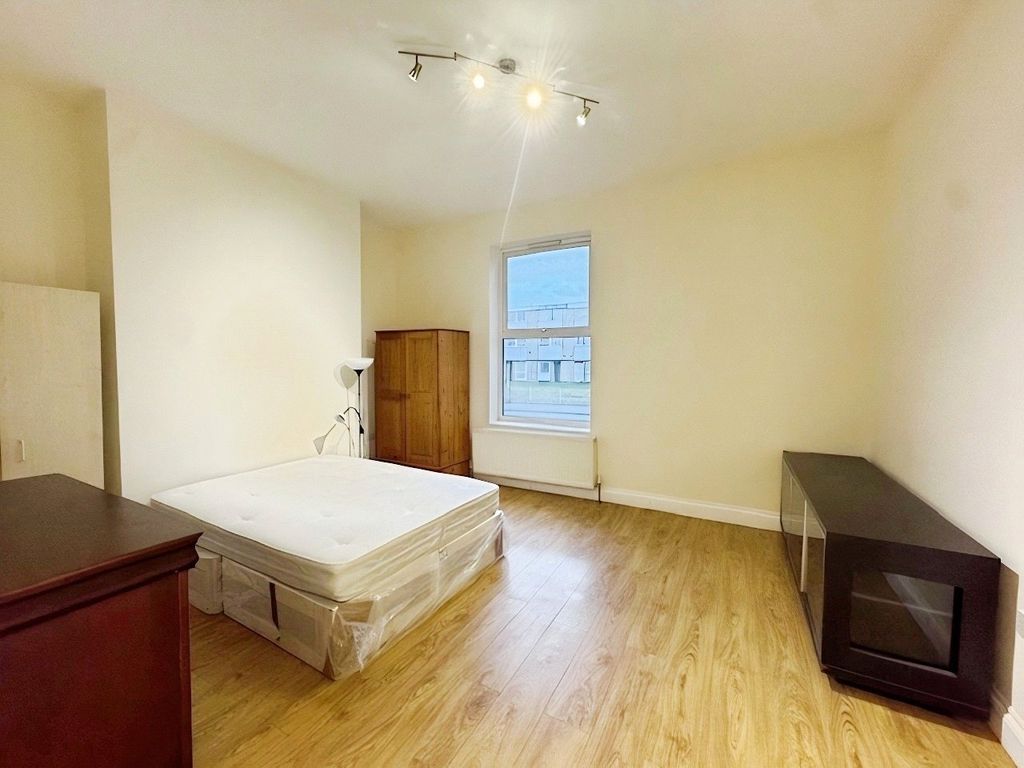 Property photo 3 of 5 Bedroom