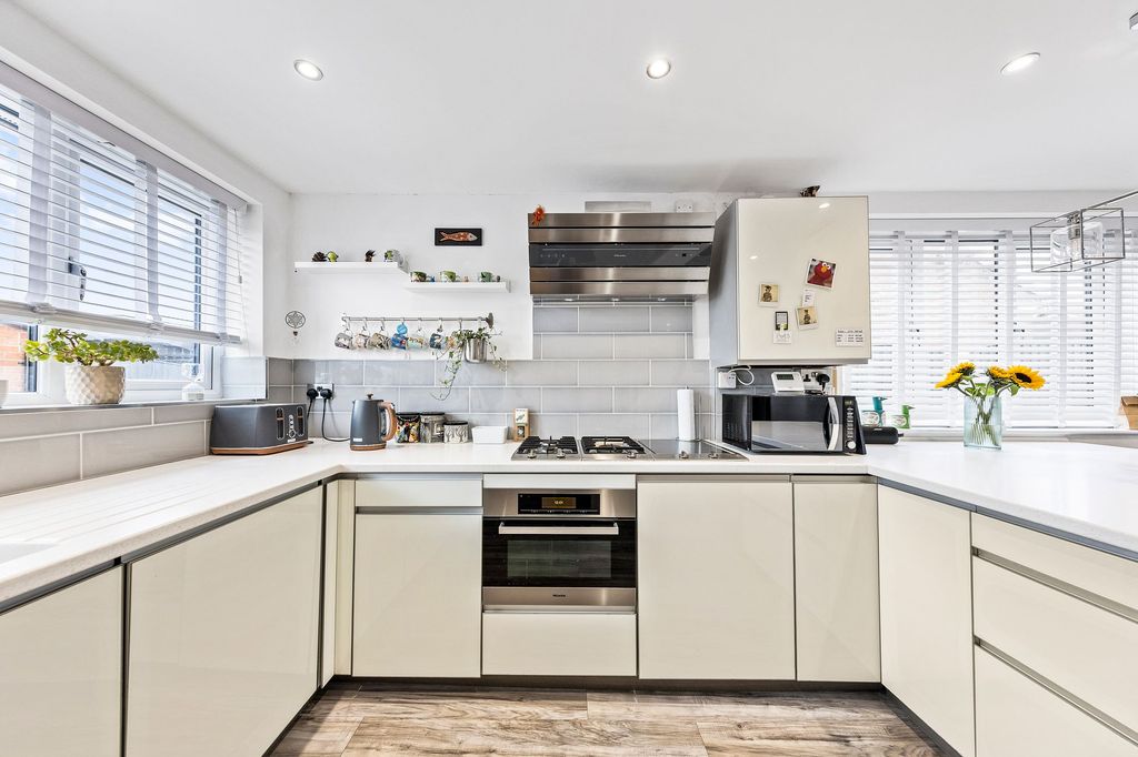 Property photo 3 of 22