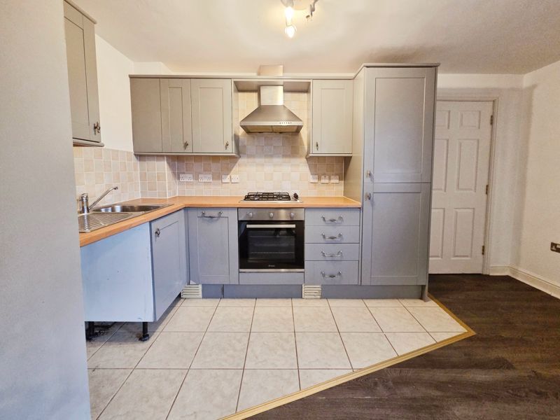 Property photo 3 of 12 Kitchen