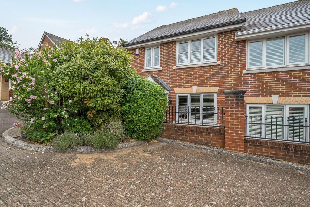 Property photo 1 of 15 1332748-21-688888...